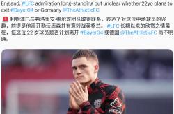 拜仁场边指挥情绪激动，利物浦队员怒摔水瓶